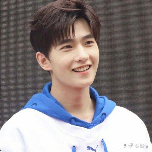 杨洋吃瓜壁纸,揭秘明星幕后趣闻